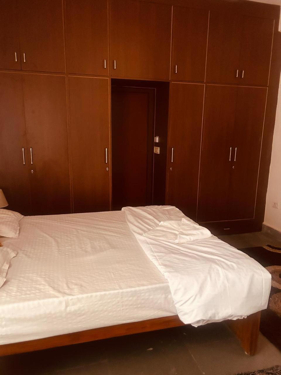 The English Gaon 4 Bhk โบปาล ภายนอก รูปภาพ