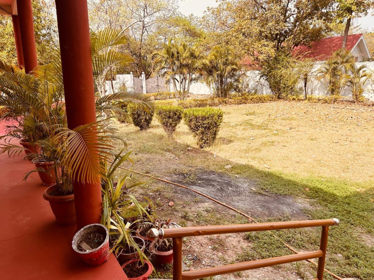 The English Gaon 4 Bhk โบปาล ภายนอก รูปภาพ