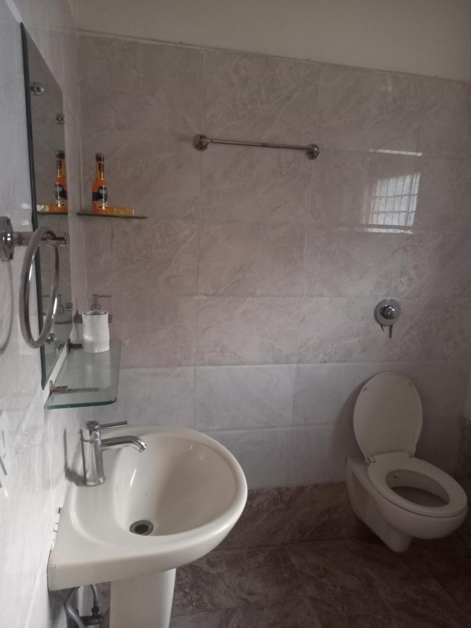 The English Gaon 4 Bhk โบปาล ภายนอก รูปภาพ
