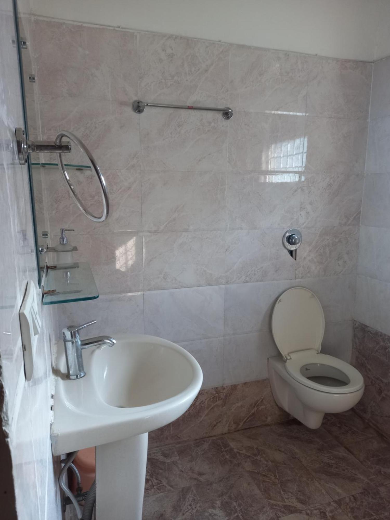 The English Gaon 4 Bhk โบปาล ภายนอก รูปภาพ